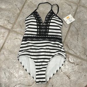 👙👙👙 Cyn and Luca bikini one piece black white brand new 👙👙👙